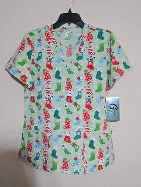 NWT Womens GT-Performance Green Holiday Print Scrub Top Multiple Sizes Available